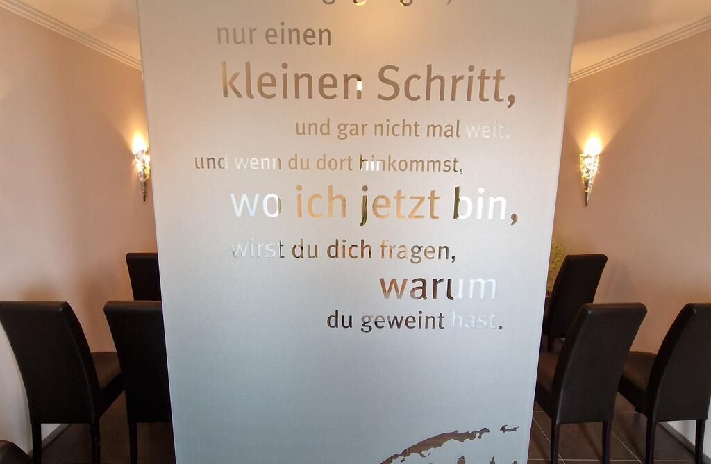 Mit Fachkompetenz werden Angehörige durch die Trauerzeit begleitet.
