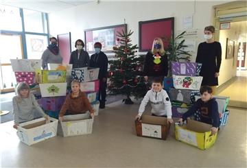 Mit Fantasie und Farbe haben Schüler der Amerikanischen Schule 55 Geschenkekartons gestaltet.