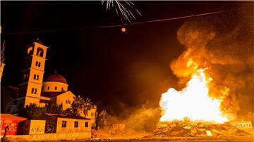 Mit Feuerwerk und Feuer wird auf Zypern Ostern gefeiert. (Archivbild)