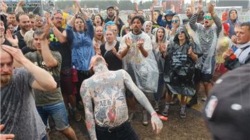 Mit Frank Carter macht das Feiern auch bei Regen richtig Laune. Foto: Leuschner