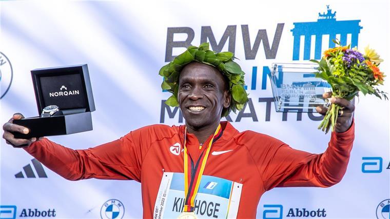 13 Weltrekorde und Verrückte, die durch die Stadt rennen Mit fünf Erfolgen ist Eliud Kipchoge Rekordsieger in Berlin.