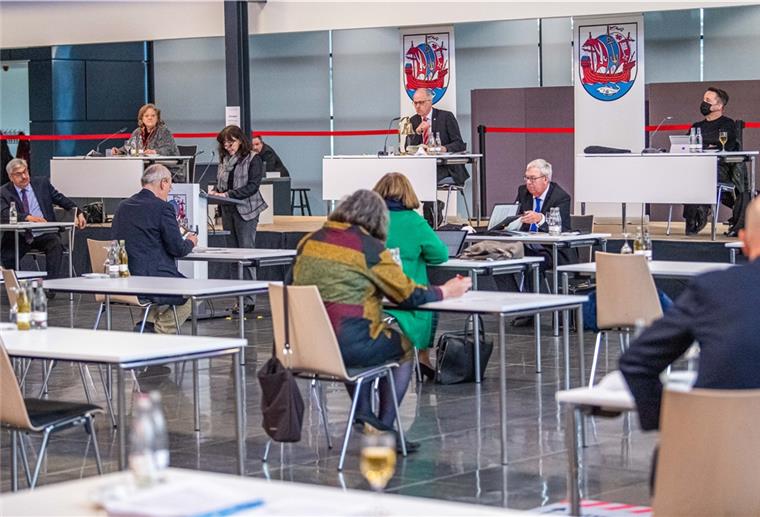 Mit großem Abstand tagte die Bremerhavener Stadtverordnetenversammlung am Donnerstag im Fischbahnhof.