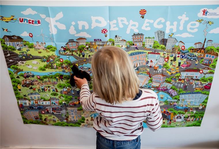 Bremen verankert Kinderrechte in Landesverfassung Mit großer Mehrheit hat die Bürgerschaft die Kinderrechte in der Landesverfassung gestärkt. Bei staatlichem Handeln, das Kinder betrifft, müssen sie nun beteiligt werden.