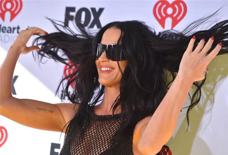 Katy Perry bringt neue Musik raus - sexy Werbung Mit Hits wie „California Gurls“ oder „Firework“ ist Perry zum Pop-Superstar aufgestiegen.