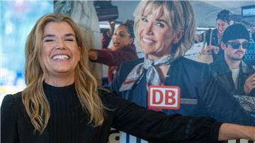Mit Humor den Alltag im Zug erzählen. Engelke hat mit der Bahn eine Webserie gedreht 