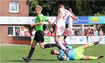 Mit Jannik Heyer (weißes Trikot) gewannen die Braker das Hinspiel gegen Nordhorn mit 3:2. Am Sonntag sind sie beim SV Vorwärts gefordert.