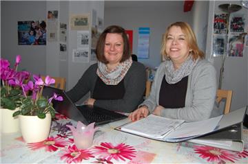 Mit Martina Hägermann (rechts) gibt es jetzt eine zweite Integrationsbeauftragte in der Gemeinde Hagen. Zusammen mit Daniela Plugge (links) betreut sie zurzeit 186 Asylanten aus neun verschiedenen Ländern.