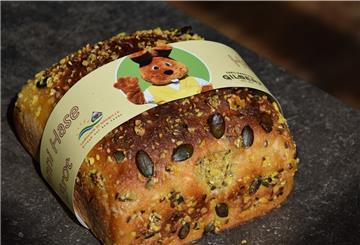 Mit Möhren als eine der Zutaten und passender Banderole: Das Hanni Hase-Brot.