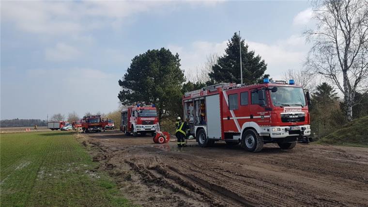 Mit neun Wagen und 45 Einsätzkräften rückte die Feuerwehr an.