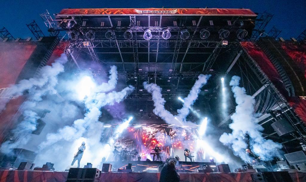 Mit Nightwish geht es heiß her auf der Firestage.