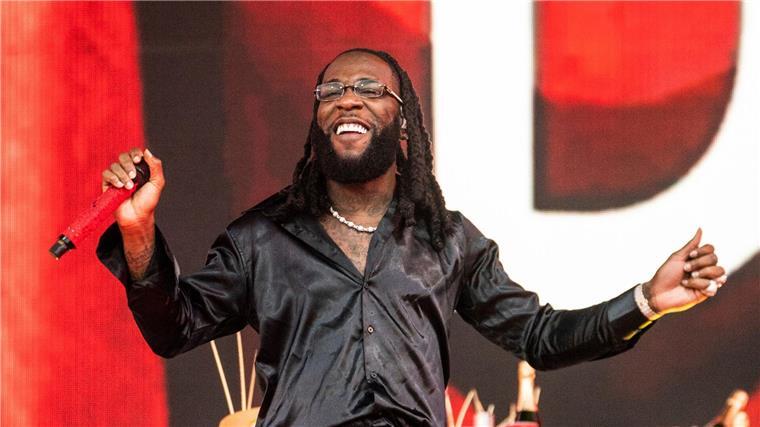Afrobeats & Attitüde: Neues Album von Burna Boy Mit „No Sign of Weakness“ bringt Burna Boy sein achtes Studioalbum heraus.