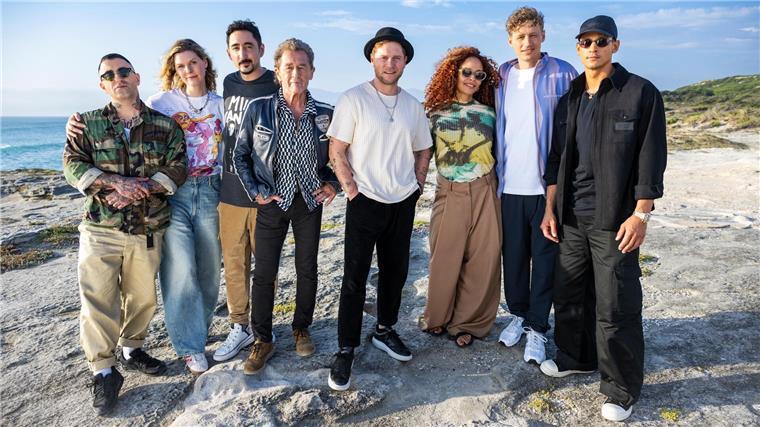 Mit Sammy Amara (links) ist erstmals ein Punkrocker in der Vox-Sendung „Sing meinen Song“ gemeinsam mit Eva Briegel, Eko Fresh, Peter Maffay, Johannes Oerding, Joy Denalane, Tim Bendzko und Emilio zu sehen.
