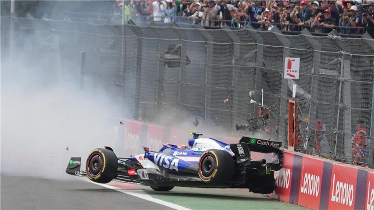 Mit seinem Crash sorgt Yuki Tsunoda direkt nach dem Start für eine Safety-Car-Phase.