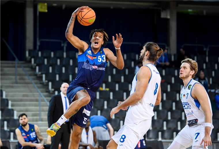 Mit seinen 24 Punkten konnte Kevin Yebo (links) die Niederlage der Eisbären nicht verhindern.