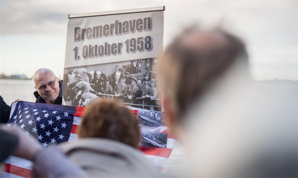 Mit Songs des Musikers und der Us-amerikanischen Hymne wurde dem Sänger Elvis Pr...