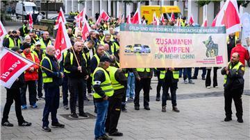 Mit weiteren Warnstreiks will Verdi Druck machen. (Archivbild)