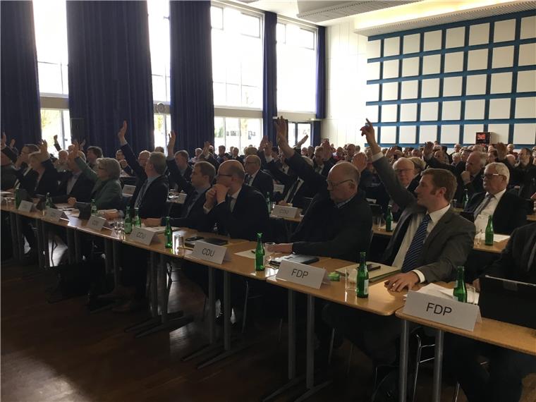 Mit zehn Gegenstimmen hat der Kreistag in der Aula des Rotenburger Ratsgymnasiums dem Strukturkonzept für die Ostemedkliniken zugestimmt