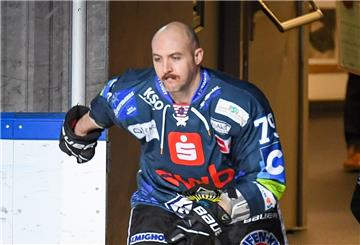 Mitch Wahl schoss die Pinguins mit seinem sehenswerten Treffer zum Sieg gegen die Düsseldorfer EG.