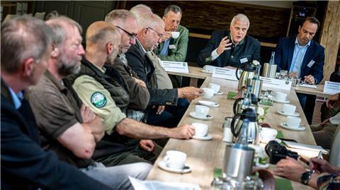 Mitglieder der Jägerschaften bei einem Treffen zur „Auricher Erklärung“.