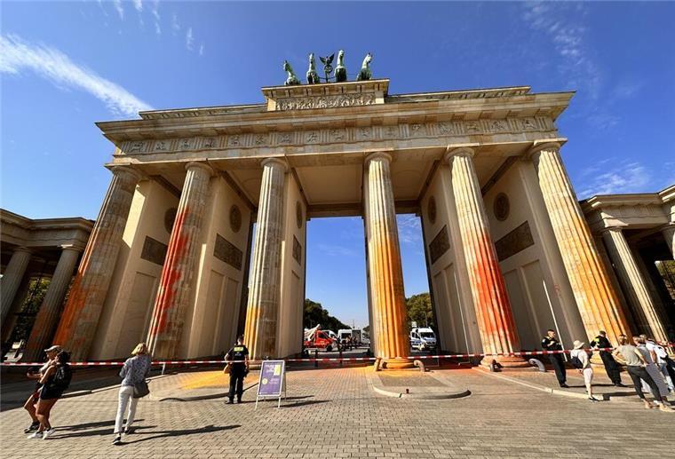  Brandenburger Tor mit oranger Farbe 