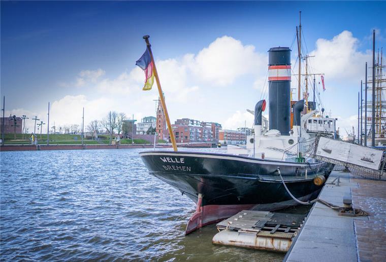 Einfach mal in Bremerhaven an Bord der „Welle“ kommen Mitgliederverein des Dampfschiffs Welle am Neuen Hafen schlägt Alarm. Im Bild: Blick aud die Welle im März 2023. Foto: Hartmann