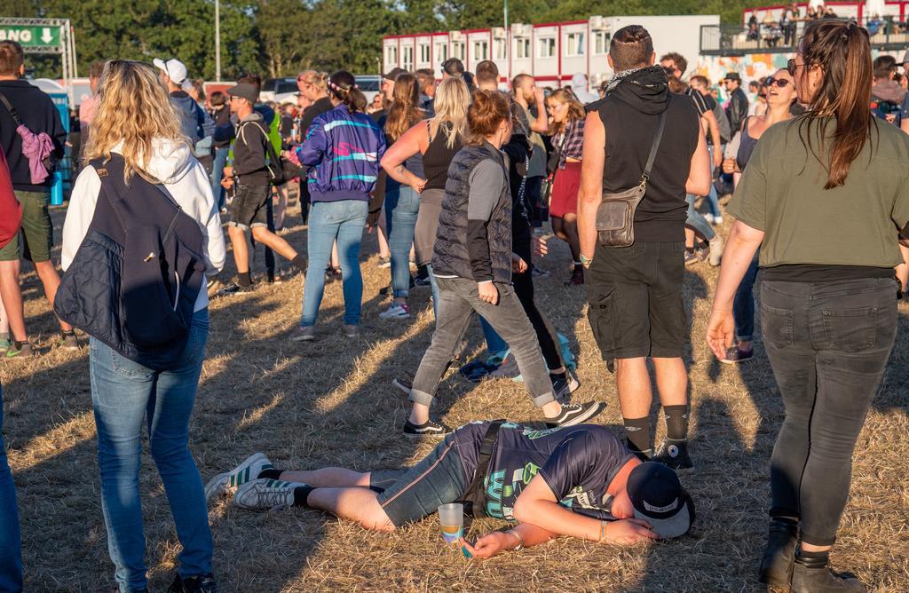Mitreißender Irish FolkPunkRock mit Flogging Molly auf der Fire-Stage. Leider ni...
