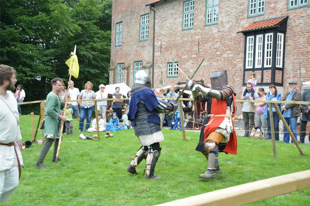 Mittelalterliches Burgfest in Bad Bederkesa.