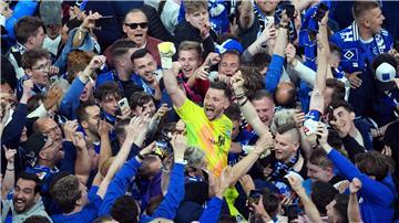 Mitten unter den Fans: HSV-Torwart Daniel Heuer Fernandes