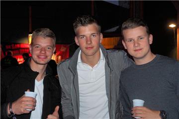 Mittsommernachtsparty in Bramel 2019. Die drei Jungs aus Sievern freuen sich auf...