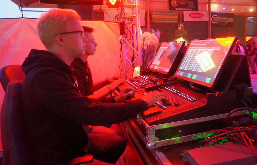 Mittsommernachtsparty in Bramel 2019. Hier läuft die Technik zusammen. Foto: Ste...