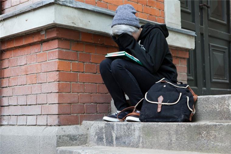 Mobbing-Opfer – hier ein Symbolfoto – sind nicht selten allein mit ihrem Kummer.