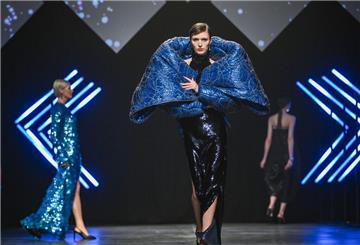 Models zeigen Kreationen von Designer Kilian Kerner in der Verti Music Hall.
