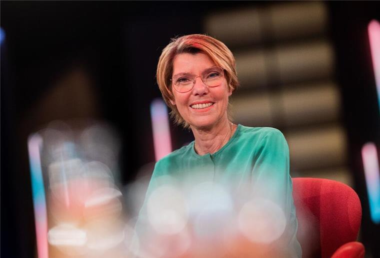 Bettina Böttinger unterstützt CSD in Pirna Moderatorin Bettina Böttinger fährt dieses Jahr zum CSD nach Sachsen.