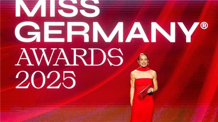 Neue „Miss Germany“ will Medizin mit KI verständlich machen Moderatorin Lola Weippert führt durch die Show.