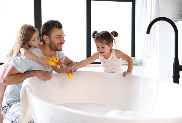 Das Bad als Wellness-Oase Moderne Badezimmer bieten Wellness für die ganze Familie