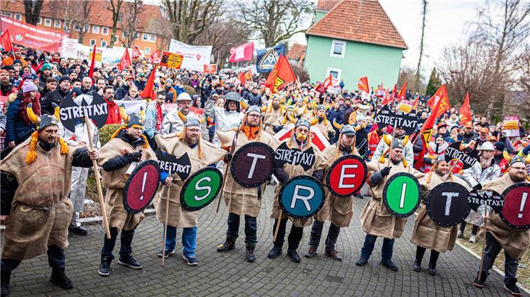IG Metall: Über 3000 protestieren gegen Salzgitter-Übernahme Mögliche Übernahmepläne sorgen für Unruhe bei der Salzgitter AG.