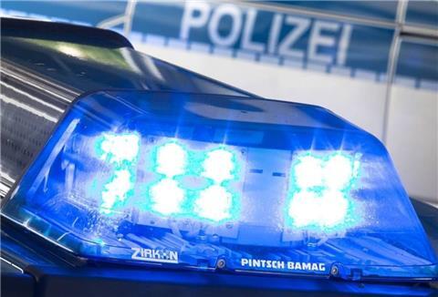 Möglicherweise flüchteten die Täter mit einem schwarzen BMW-SUV, berichtet die Polizei.