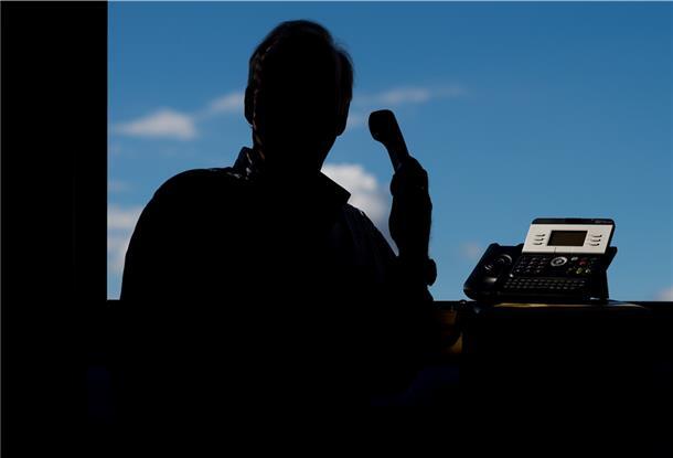 Montagnachmittag hat ein falscher Staatsanwalt bei einer Zevener Seniorin angerufen. Er hatte jedoch keinen Erfolg (Symbolbild). 