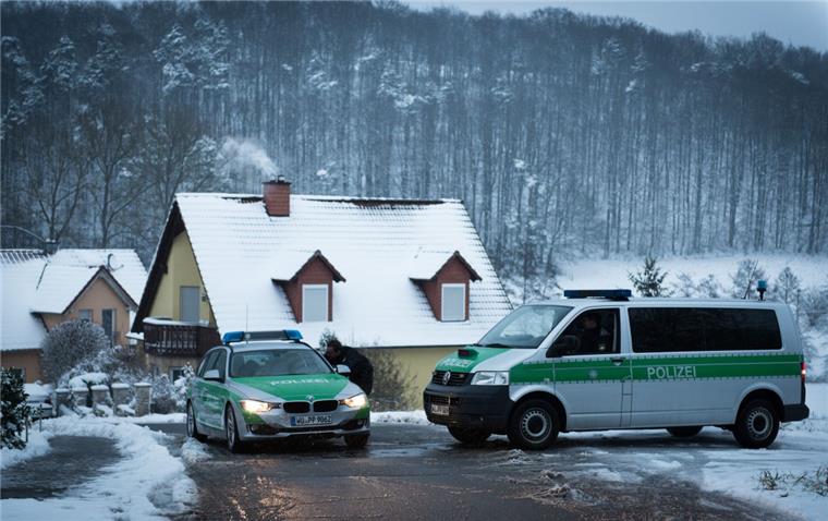 Mordverdacht: Anwohner nach Todesschuss auf Elfjährige festgenommen.