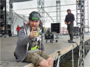 Moritz Hempel arbeitet seit 15 Jahren als Rigger auf Festivals und Konzerten.
