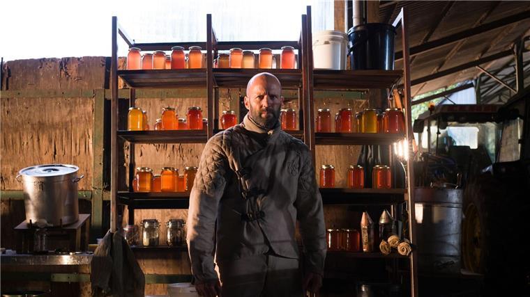 Mr. Clay (Jason Statham) in einer Szene des Films „The Beekeeper“.