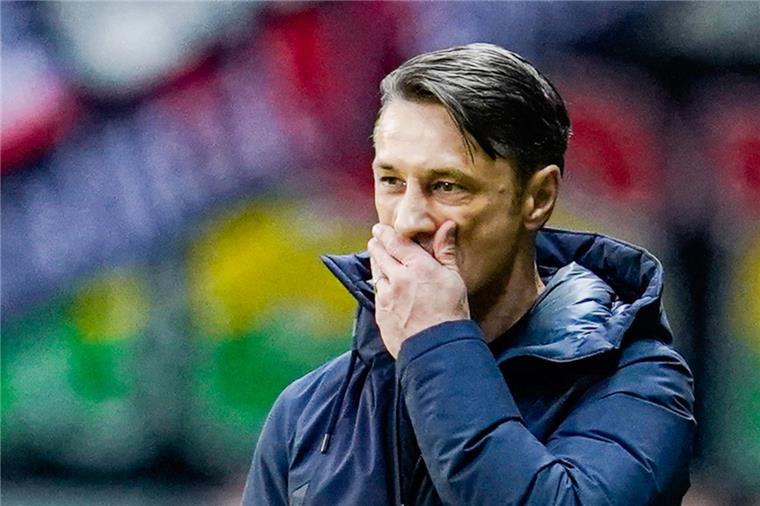 Bayern München: Kovac-Zukunft nach 1:5-Debakel in Frankfurt offen Münchens Trainer Niko Kovac muss das 1:5-Debakel der Bayern in Frankfurt hilflos mit ansehen. Jetzt ist seine Zukunft als Trainer ungewiss.