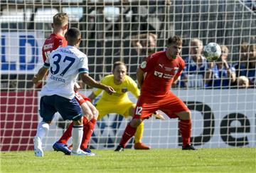 Münier Levent Mercan  vom FC Schalke 04 trifft zum 4:0 gegen SV Drochtersen/Assel.