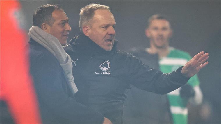 Müssen beide gehen: Manager Rachid Azzouzi (l) und Trainer Alexander Zorniger (r).