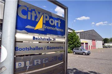 Müssen die Wassersportler, die Lebensretter und 28 private Bootseigner ihr Winterlager an der Geeste diesen Sommer räumen? Noch hat die Stadt ihrer Kündigung nichts Anderes entgegen gesetzt.