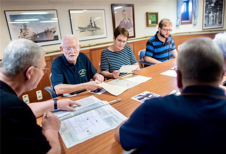 Wilhelmshaven: "Escape Room" auf Museumskriegsschiff „Mölders“ Museumsbesucher, die freiwillig in einem sogenannten ·Escape Room· auf dem Zerstörer "Mölders" eingeschlossen sind, lösen gemeinsam eine Reihe von Rätseln, um den Raum wieder verlassen zu können.