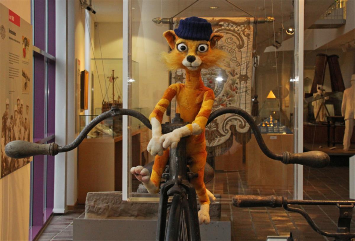 Historisches Museum Bremerhaven: Sommerfest zum Ferienabschluß Museumskater Pit im Historischen Museum