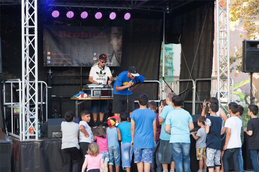 Musik auf dem Leher Pausenhof mit &quot;Brobick&quot;.