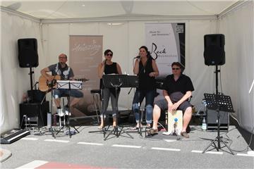 Musik gehört zum Programm beim Blütenfest.