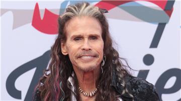 Musiker Steven Tyler hat eine Stimmbandverletzung erlitten. Die Tournee von Aerosmith muss nun unterbrochen werden.